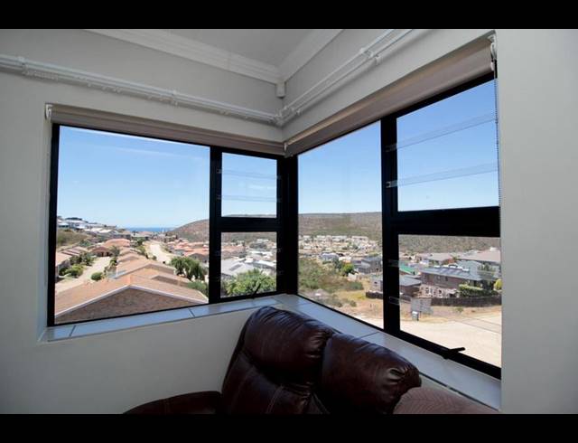 4 BEDROOM HOUSE FOR SALE IN ISLAND VIEW